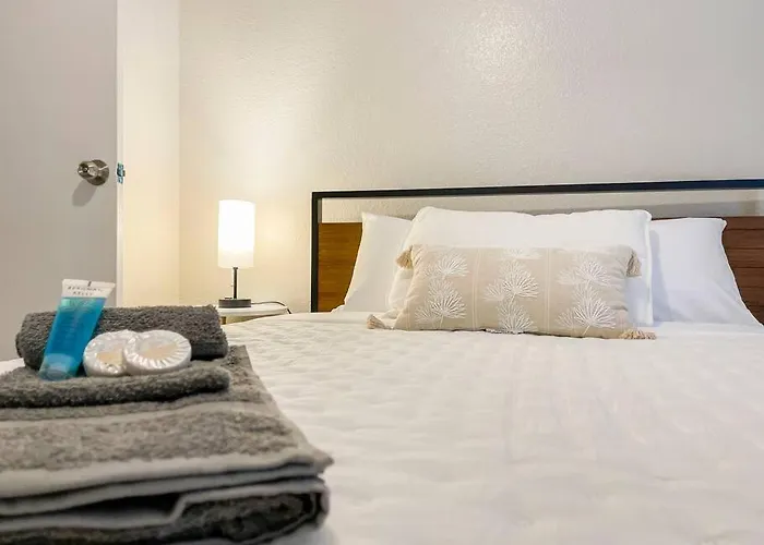 Apartment Updated With Pool - Close To Airport, Zoo, & Asu *