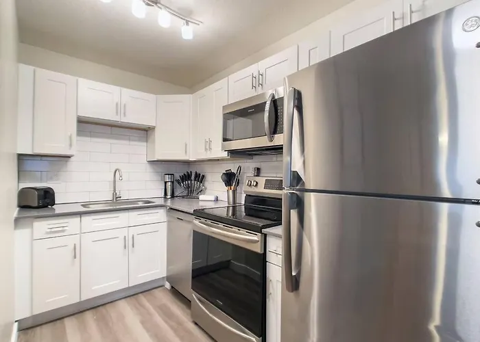 Updated With Pool - Close To Airport, Zoo, & Asu