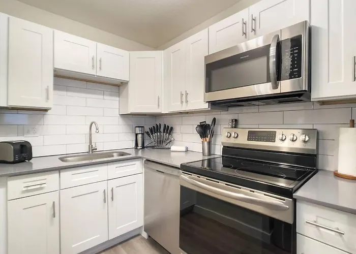 Apartment Updated With Pool - Close To Airport, Zoo, & Asu *